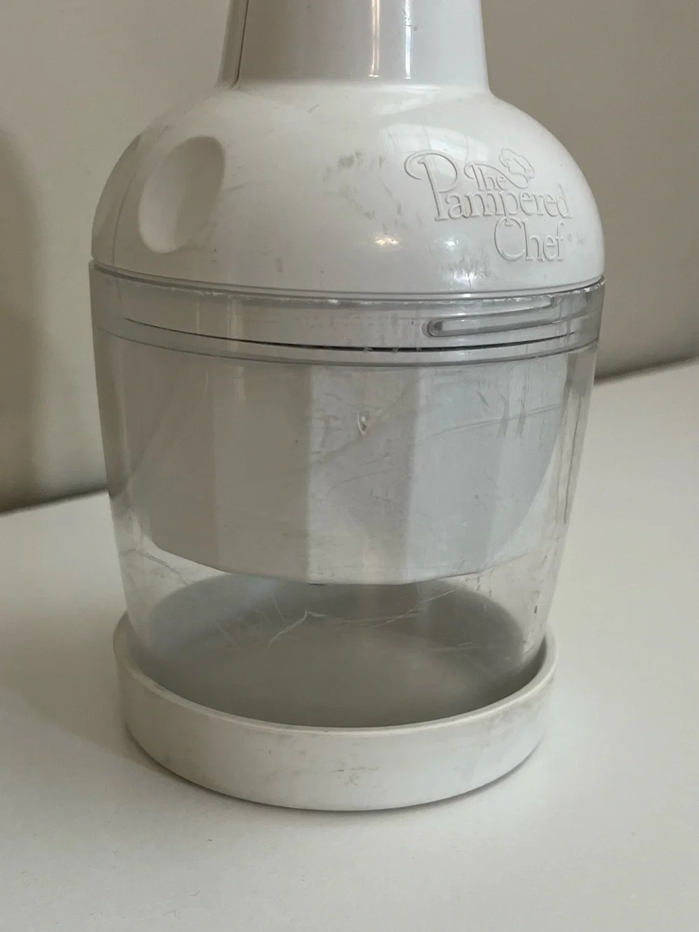 Pampered Chef White Hand Chopper Vegetable Cutter Kitchen Tool